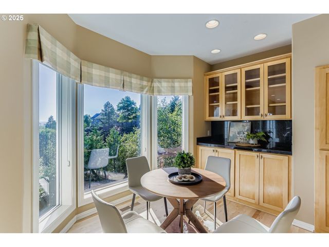 2436 Nw BENSON Ln, Portland, OR 97229