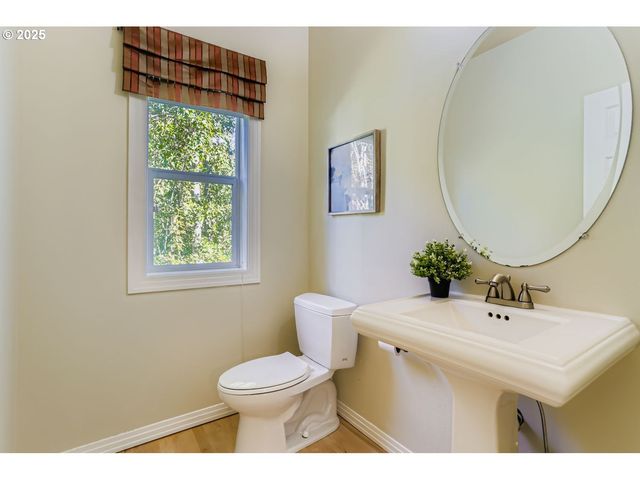 2436 Nw BENSON Ln, Portland, OR 97229