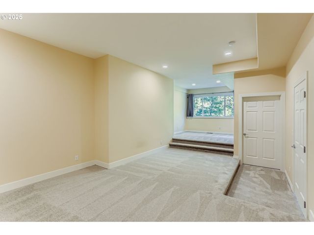 2436 Nw BENSON Ln, Portland, OR 97229