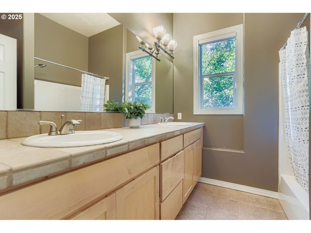 2436 Nw BENSON Ln, Portland, OR 97229