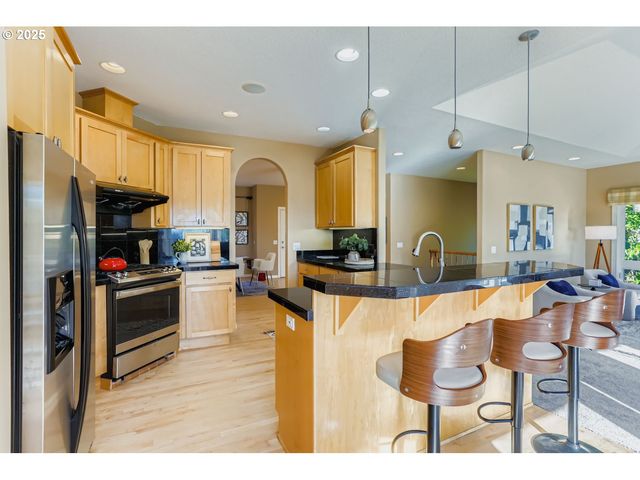 2436 Nw BENSON Ln, Portland, OR 97229