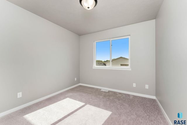 804 N Main St Street, Lennox, SD 57039