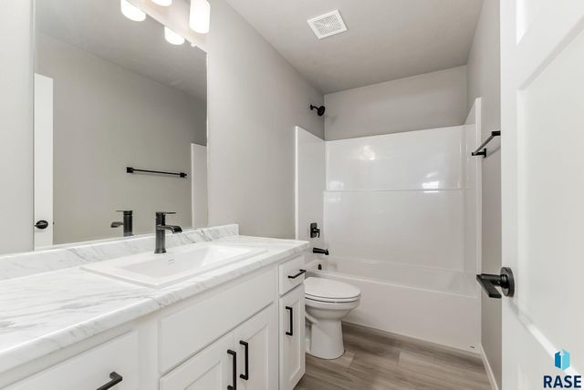 804 N Main St Street, Lennox, SD 57039