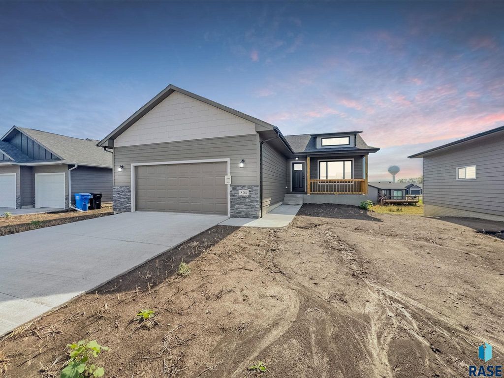 804 N Main St Street, Lennox, SD 57039