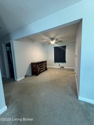 9910 Stonestreet Rd, Louisville, KY 40272