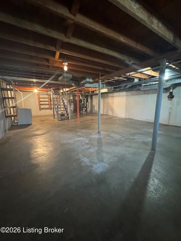9910 Stonestreet Rd, Louisville, KY 40272