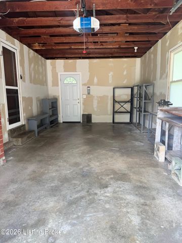 9910 Stonestreet Rd, Louisville, KY 40272