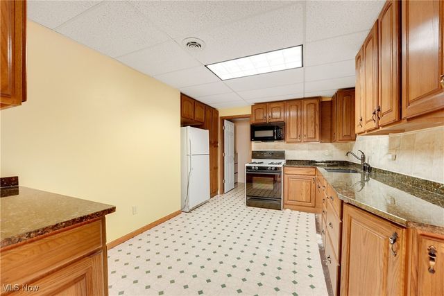 10589 Fincherie Drive, Chardon, OH 44024