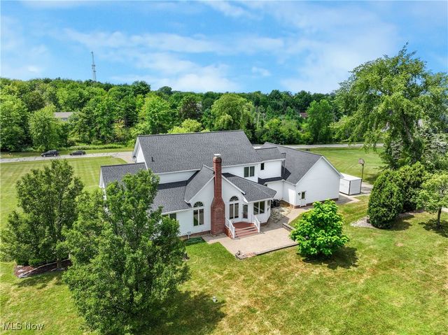 10589 Fincherie Drive, Chardon, OH 44024