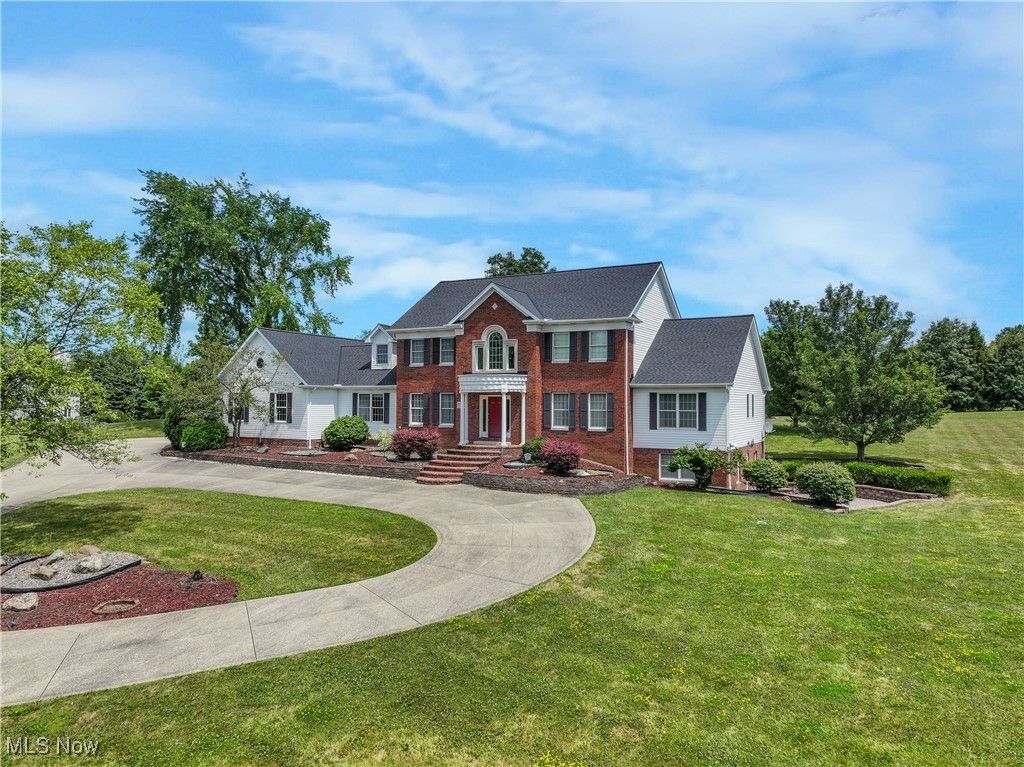 10589 Fincherie Drive, Chardon, OH 44024