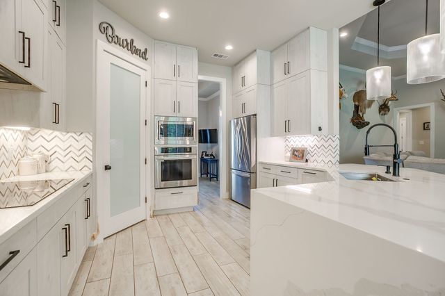1011 Glenoaks Drive, Weatherford, TX 76088