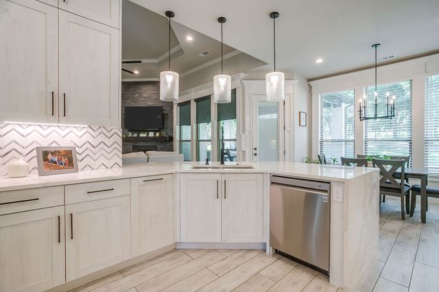 1011 Glenoaks Drive, Weatherford, TX 76088