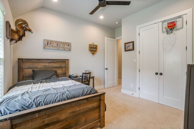1011 Glenoaks Drive, Weatherford, TX 76088