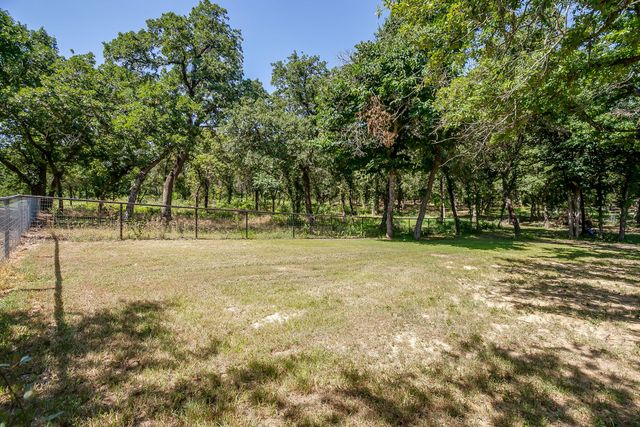 1011 Glenoaks Drive, Weatherford, TX 76088