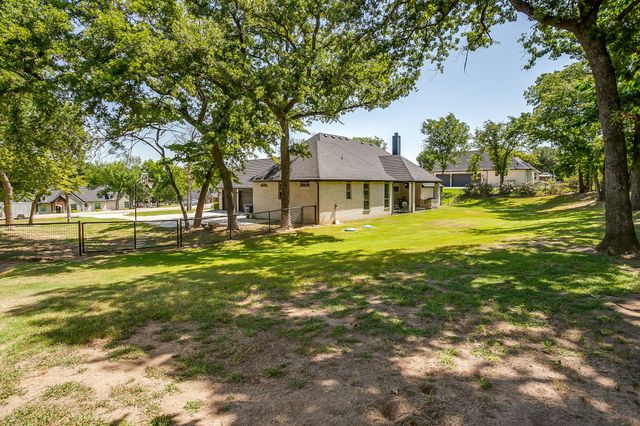 1011 Glenoaks Drive, Weatherford, TX 76088