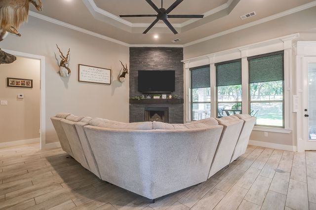 1011 Glenoaks Drive, Weatherford, TX 76088