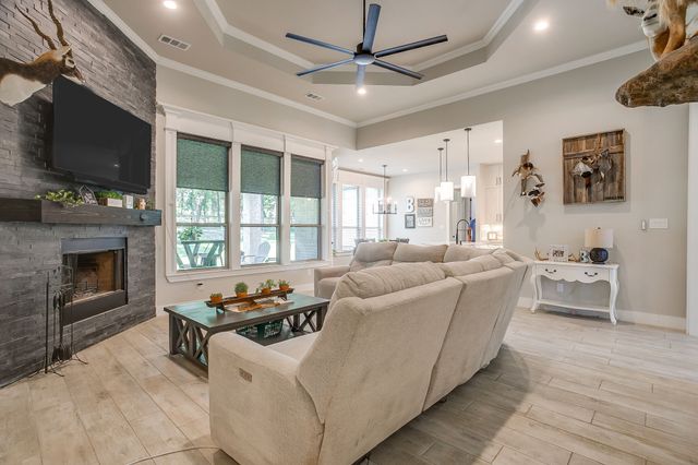 1011 Glenoaks Drive, Weatherford, TX 76088