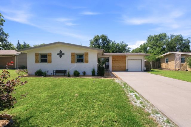 8421 W 9TH ST N, Wichita, KS 67212