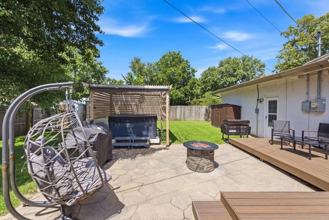 8421 W 9TH ST N, Wichita, KS 67212