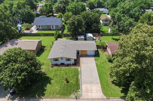 8421 W 9TH ST N, Wichita, KS 67212