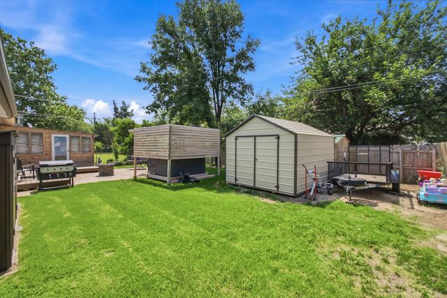 8421 W 9TH ST N, Wichita, KS 67212