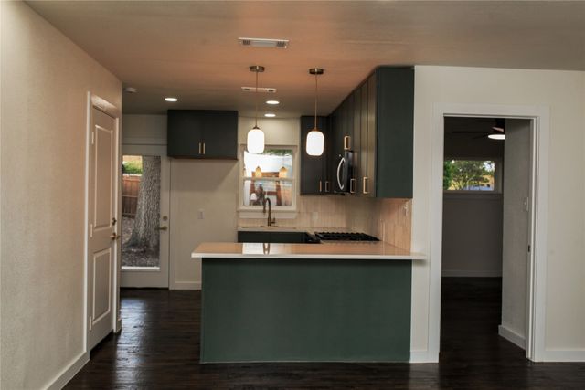 816 Kirkwood Drive, Dallas, TX 75218