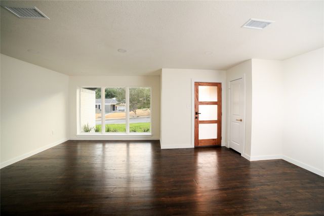 816 Kirkwood Drive, Dallas, TX 75218