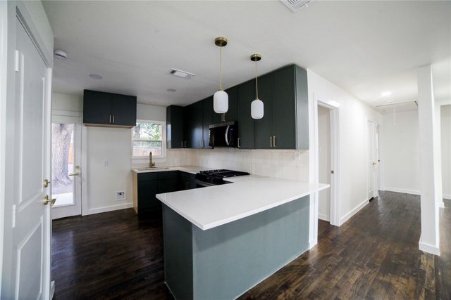 816 Kirkwood Drive, Dallas, TX 75218