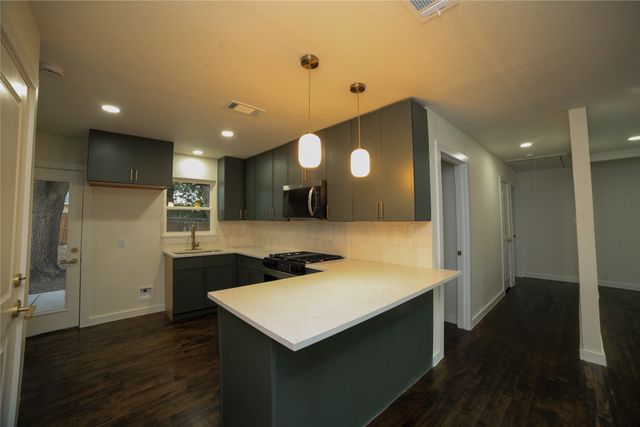 816 Kirkwood Drive, Dallas, TX 75218