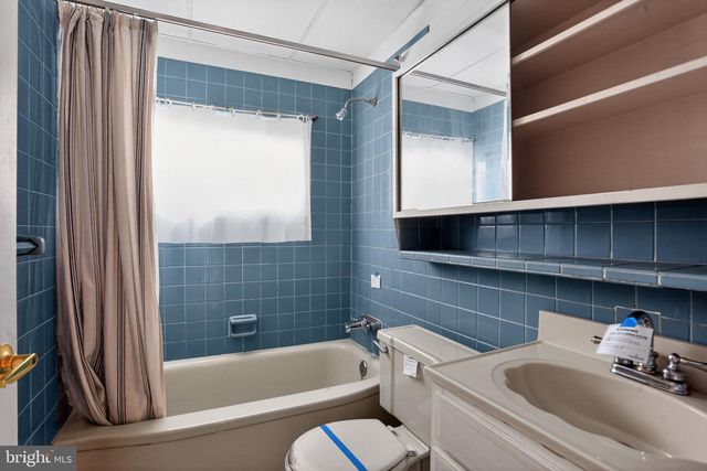 6 FIELD LN, Levittown, PA 19055