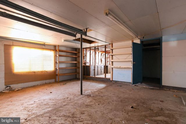 6 FIELD LN, Levittown, PA 19055