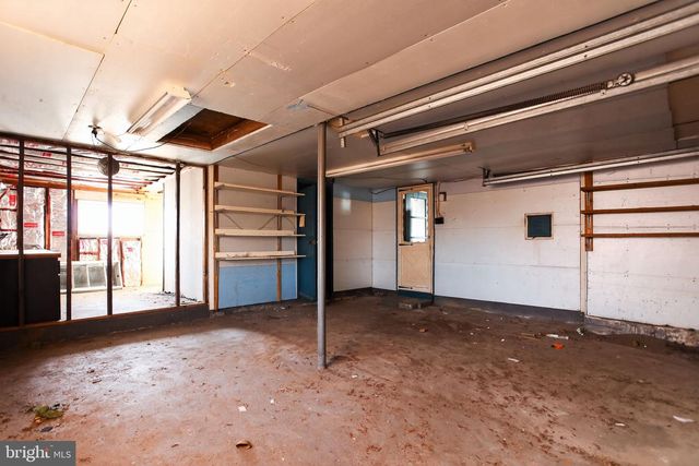 6 FIELD LN, Levittown, PA 19055