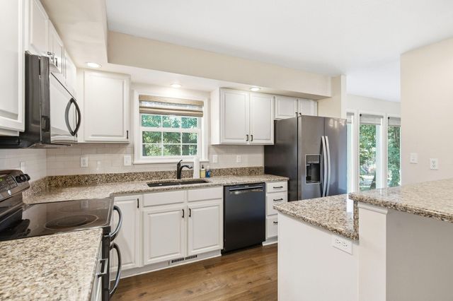 3005 GREENBRIAR DR, Columbia, MO 65203