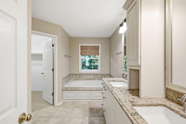 3005 GREENBRIAR DR, Columbia, MO 65203