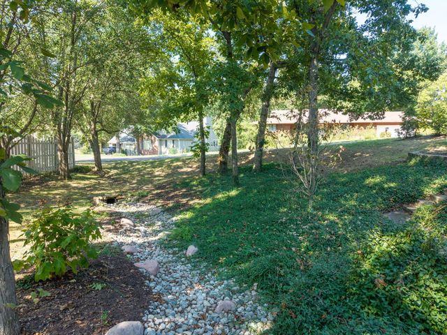 3005 GREENBRIAR DR, Columbia, MO 65203
