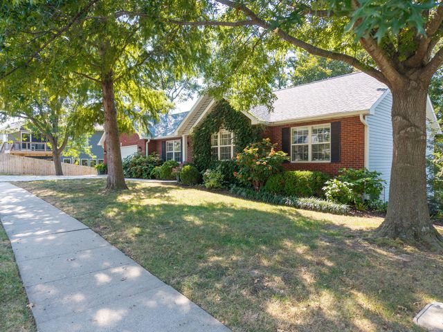 3005 GREENBRIAR DR, Columbia, MO 65203