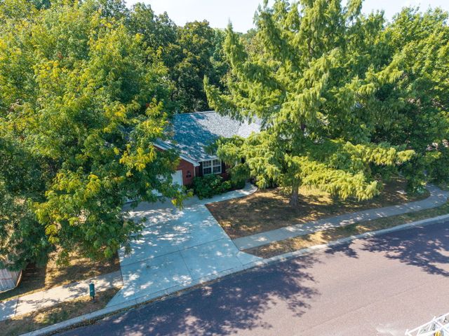 3005 GREENBRIAR DR, Columbia, MO 65203