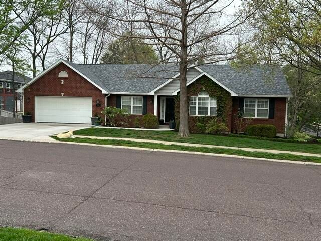 3005 GREENBRIAR DR, Columbia, MO 65203