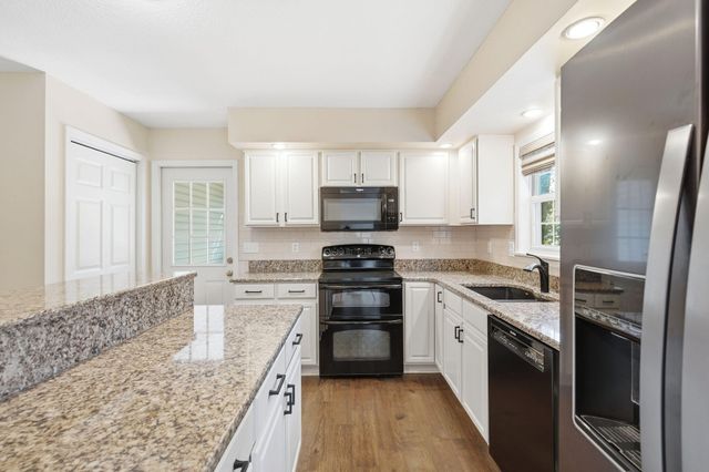 3005 GREENBRIAR DR, Columbia, MO 65203