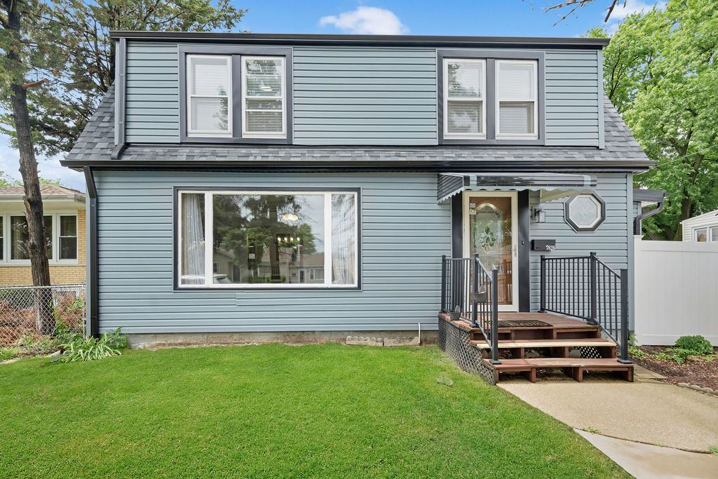 Image 2 of property listing at 7826 Natchez Avenue, Burbank, IL 60459