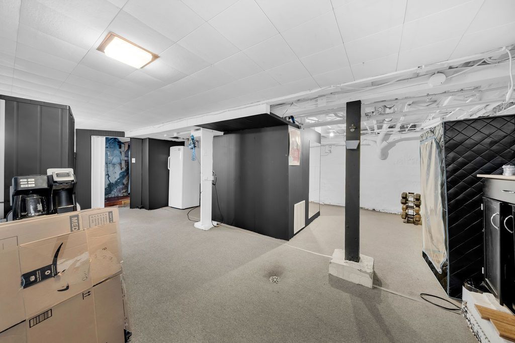Image 13 of property listing at 7826 Natchez Avenue, Burbank, IL 60459