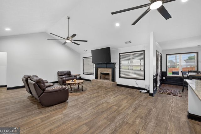305 McMillian Court NW, Winder, GA 30680