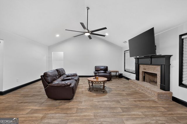 305 McMillian Court NW, Winder, GA 30680