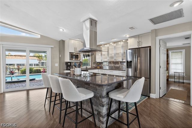 2317 SE 27th TER, Cape Coral, FL 33904