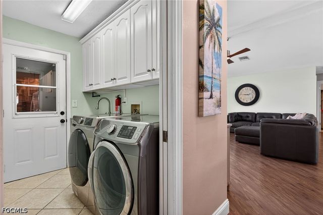 2317 SE 27th TER, Cape Coral, FL 33904