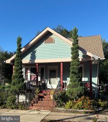 35 RAILROAD AVE, Penns Grove, NJ 08069