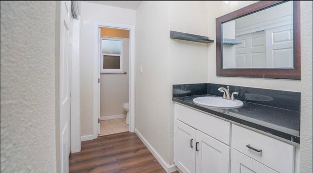 1708 N Oak Park Street, Visalia, CA 93291