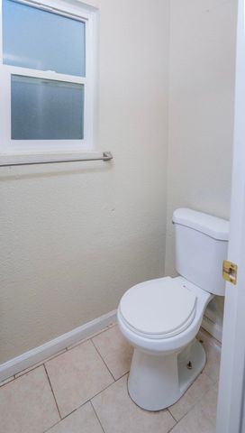 1708 N Oak Park Street, Visalia, CA 93291