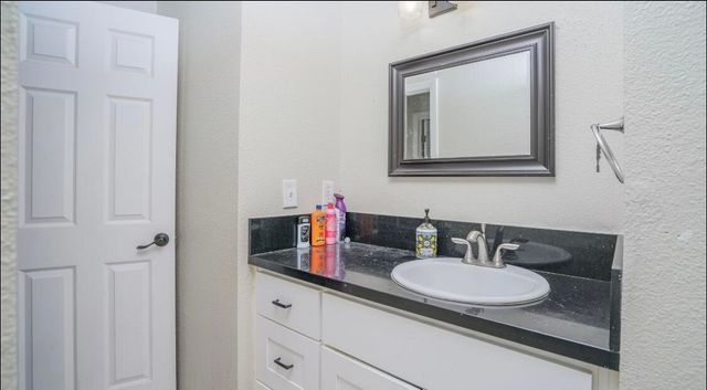 1708 N Oak Park Street, Visalia, CA 93291