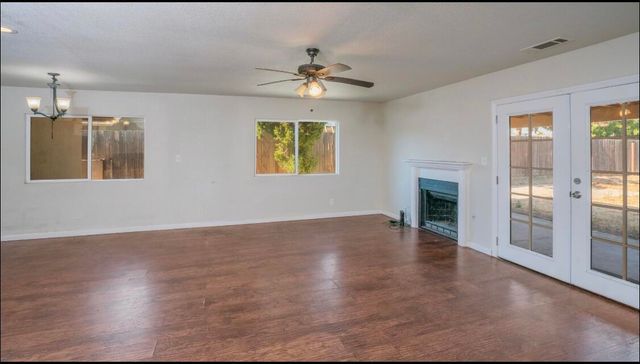 1708 N Oak Park Street, Visalia, CA 93291